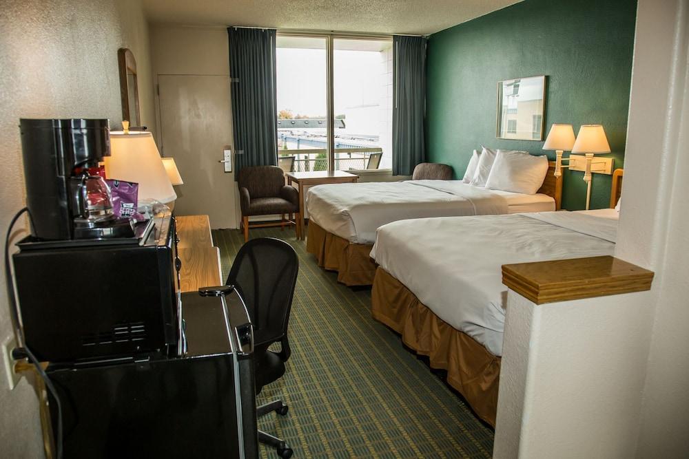 Baymont By Wyndham Fargo Hotel Buitenkant foto