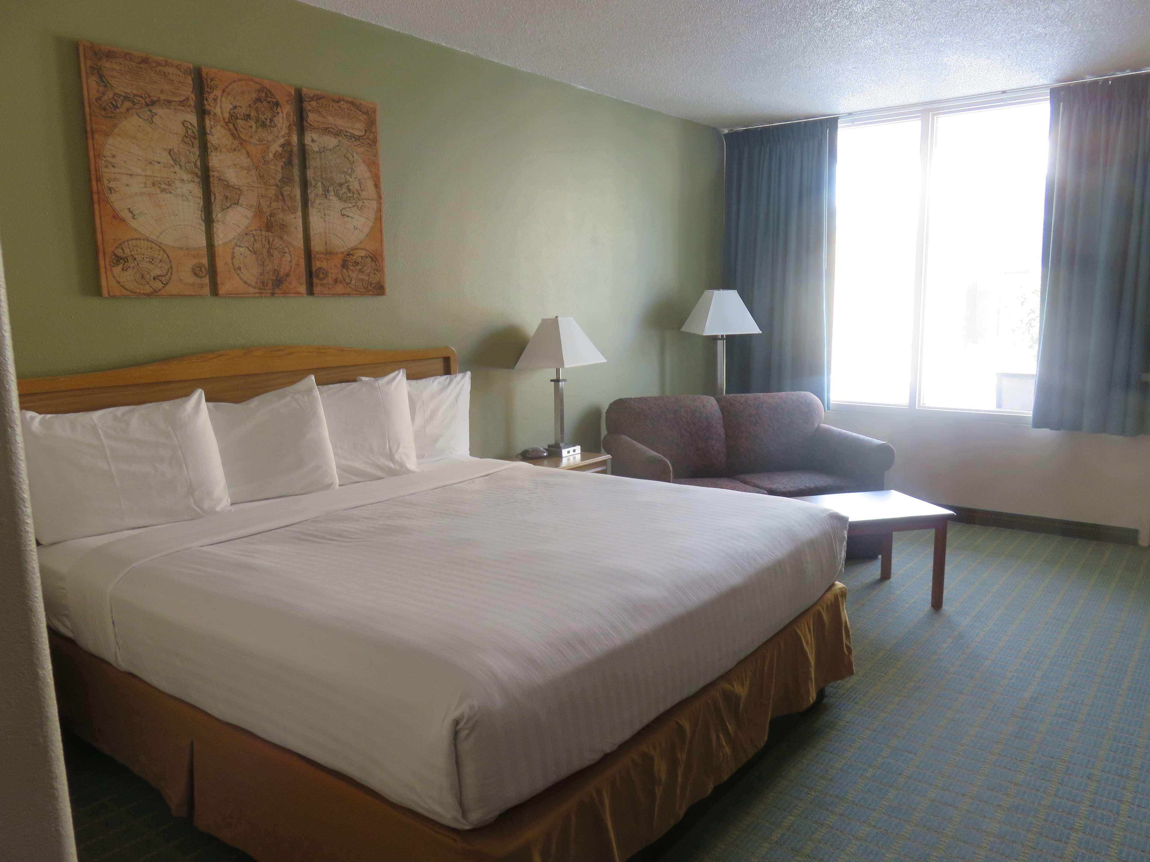 Baymont By Wyndham Fargo Hotel Buitenkant foto