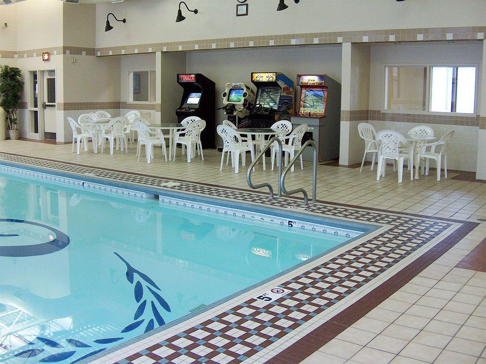 Baymont By Wyndham Fargo Hotel Buitenkant foto