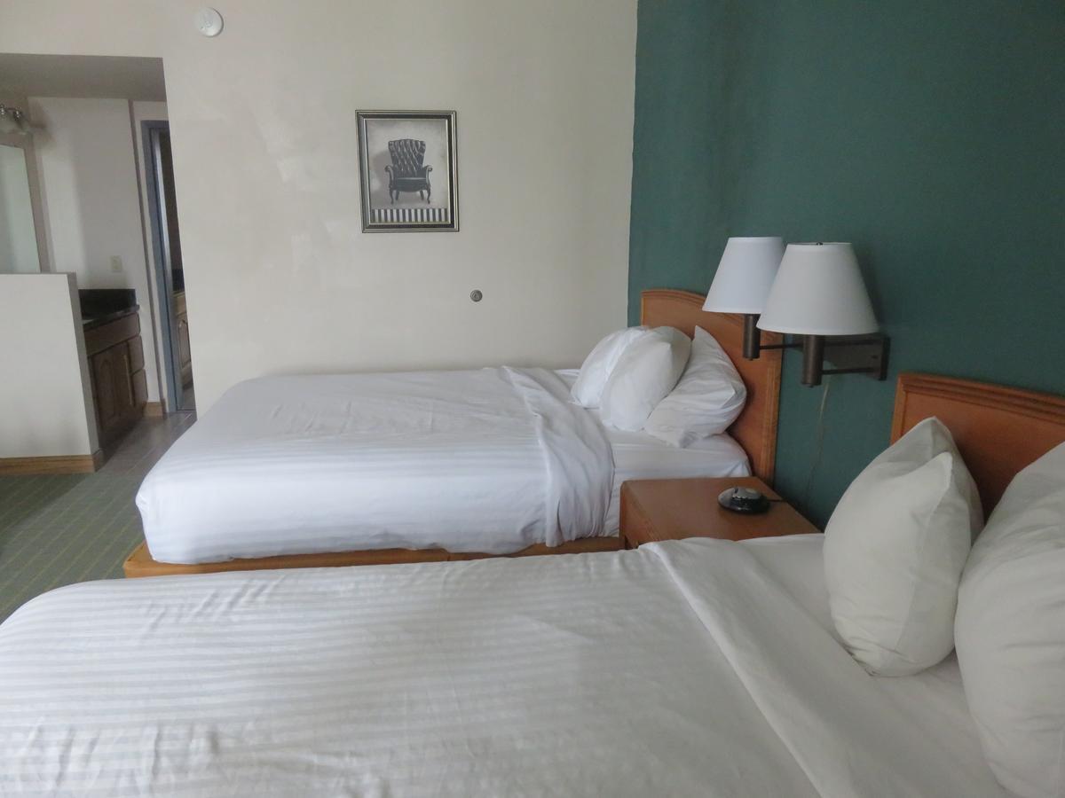 Baymont By Wyndham Fargo Hotel Buitenkant foto