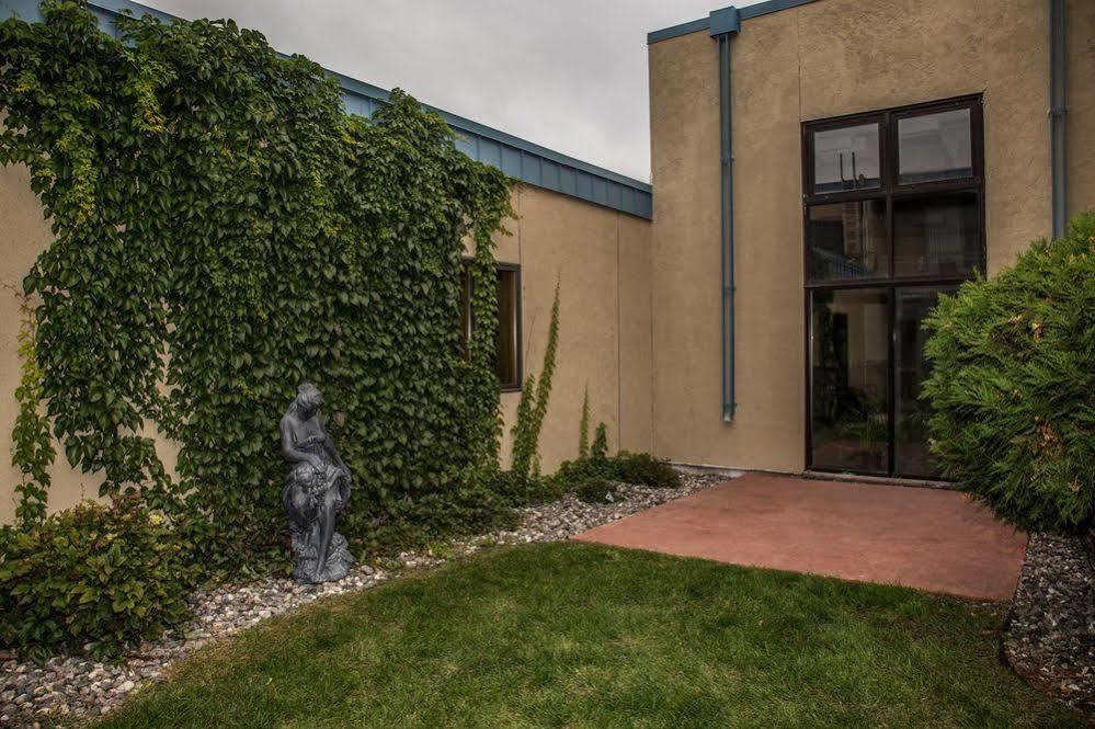 Baymont By Wyndham Fargo Hotel Buitenkant foto