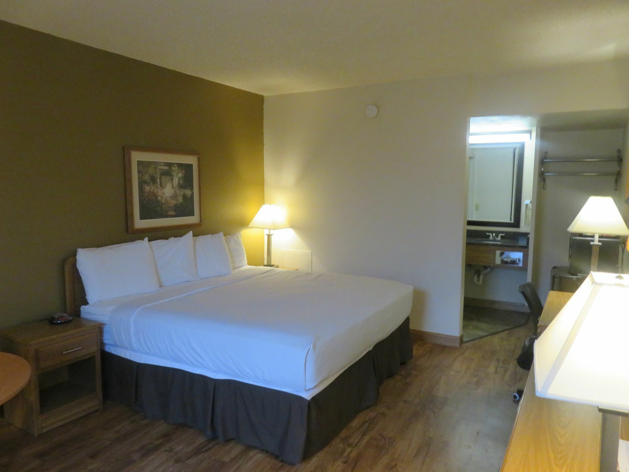 Baymont By Wyndham Fargo Hotel Buitenkant foto