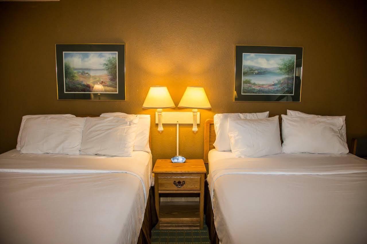 Baymont By Wyndham Fargo Hotel Buitenkant foto